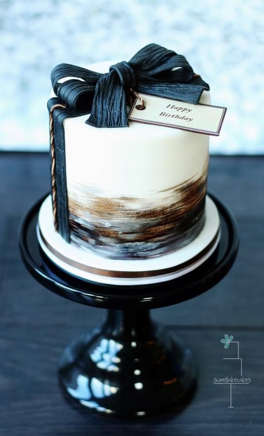 Friddle's cakes - A super cool black and silver drip 21st birthday cake.  Many of you saw my video on how this cake was painted (see on my main  feed). The final
