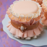 Brooch and Frill Mini Cakes