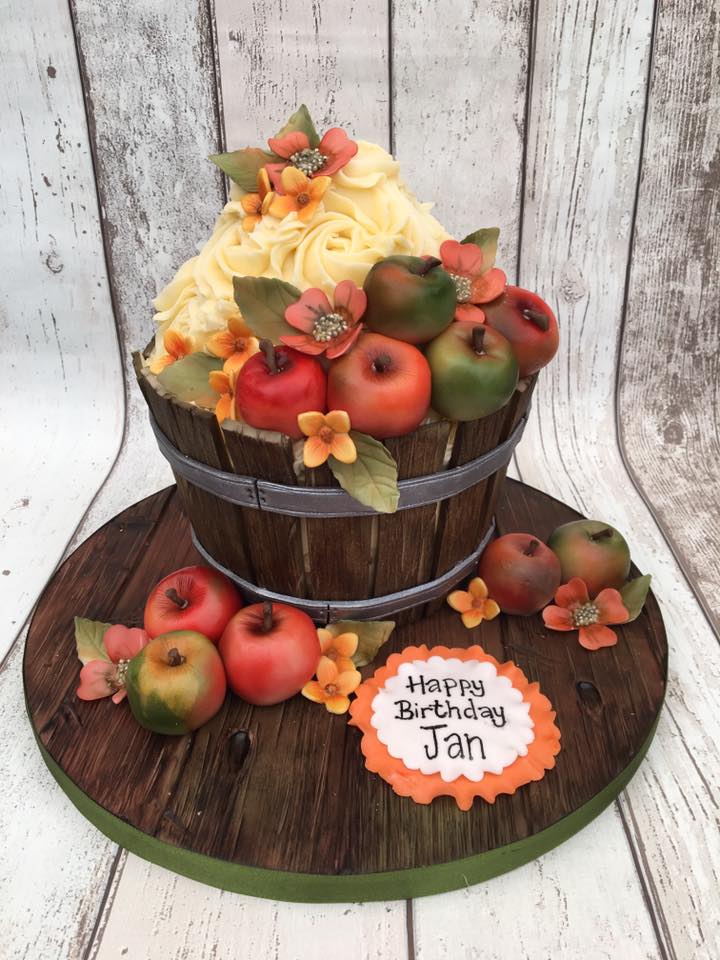 Apple Theme Cake by Creme Castle