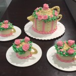 Eapot Cake and Matching Teacup Cupcakes by Carrie Lawson‎